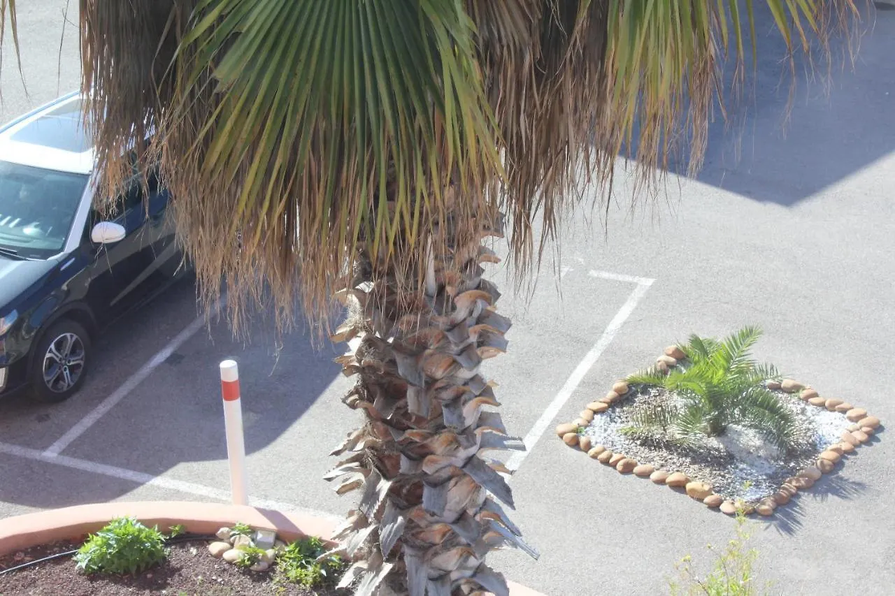 Hotel L'Hacienda Chateauneuf-les-Martigues 3*,