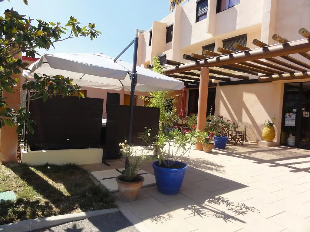 Hotel L'Hacienda Chateauneuf-les-Martigues 3*,